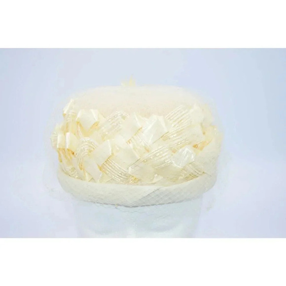 1950s Ivory Lady’s Netted Hat with Feather Bird